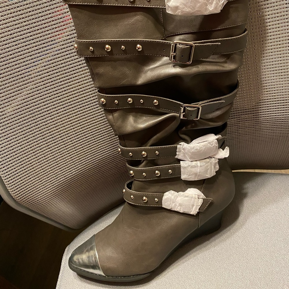 Knee boots Size 11M